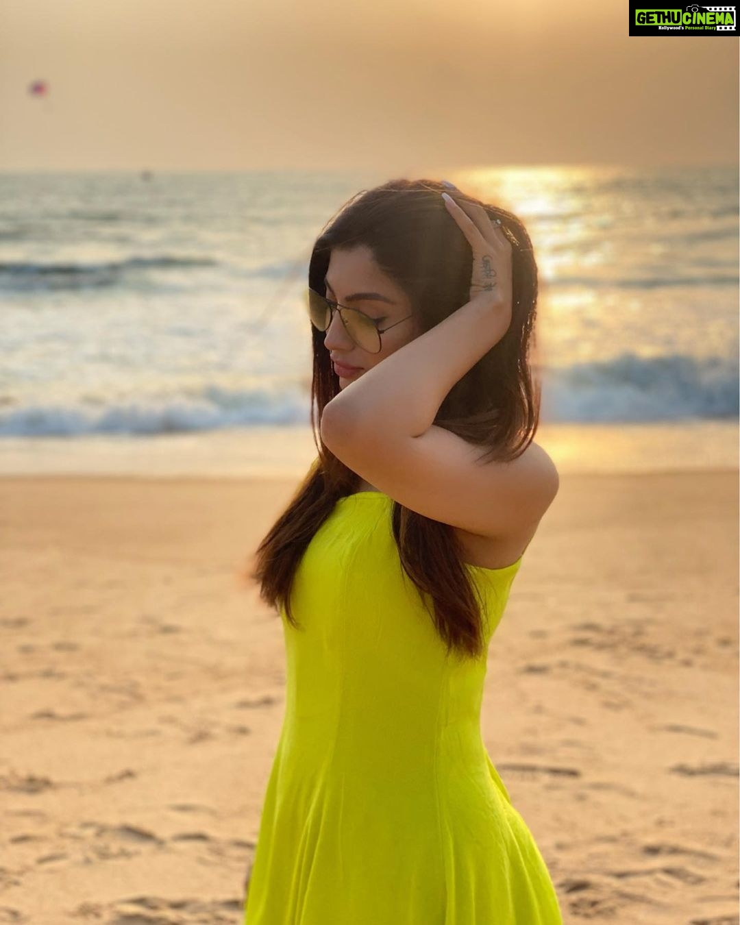 Akanksha Puri Instagram - Her heart was made of liquid sunsets ❤️ #morning #morningvibes #sun #sunset #sun #beach #goa #india #beautiful #waves #beauty #joy #happy #love #lifestyle #photooftheday #picoftheday #photography #goodvibes #me #girl #instagood #instagram #beingme #akankshapuri #❤️