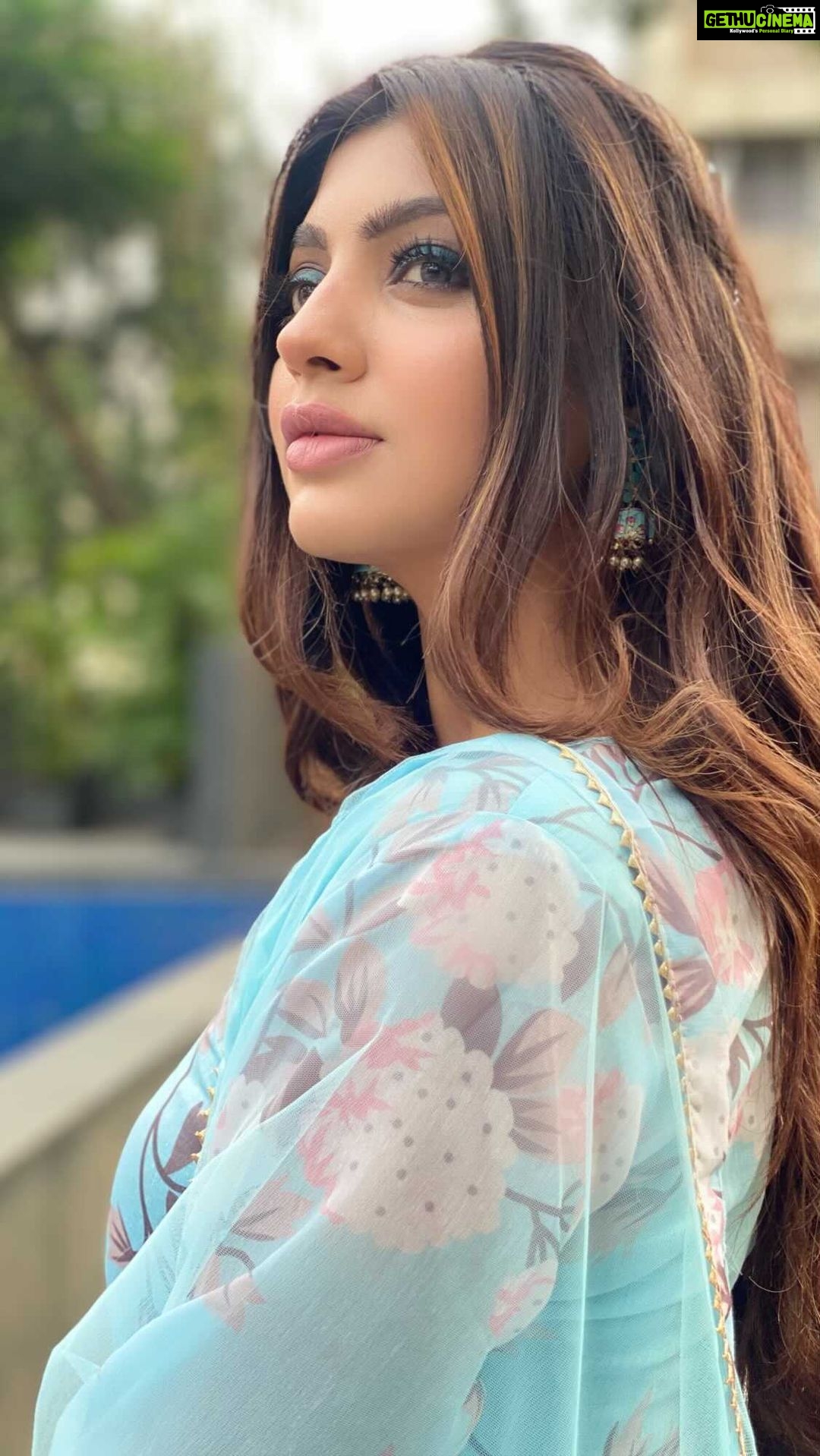 Akanksha Puri Instagram - #kivemukhdetoh ❤️ #song #love #trending #reels #reelsinstagram #reelitfeelit #happy #beingme #akankshapuri #❤️ Outfit @naari_collections