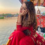 Akanksha Puri Instagram – I am getting lost in my thoughts and you are in all of them ❤️ 
#merewarga Srinagar, Jammu and Kashmir