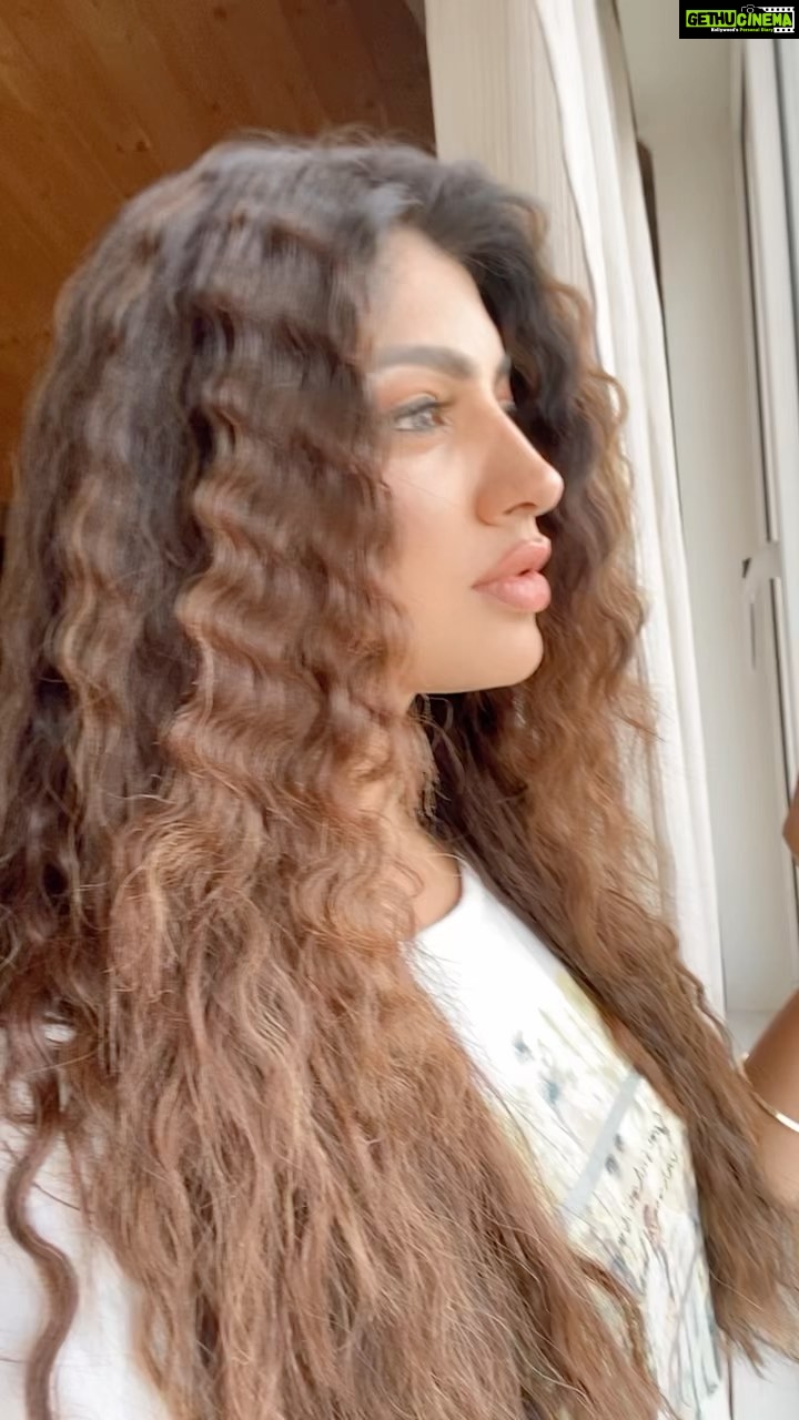 Akanksha Puri Instagram - Make some fun reels on my new song “Mere Warga” tha thanks a tonn for your immense love and support ❤️ #merewarga #reels #reelitfeelit #reelsinstagram #video #trending #kaka #akankshapuri #❤️