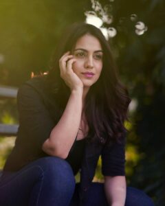 Aksha Pardasany Instagram - A little color
A little Black and White 
❤️

📸 @siddhalbe