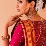 Akshara Gowda Instagram - Photo dump ❤️🔥🥰🌸 Styling and shoot direction by my love @_anita_priya Photography @puchi.photography Makeup and hair by @makeupbykrishnaveni Blouse @nikh_shis (by KARTHIKA) Jewellary @ditijewels ( choker , neck piece , earrings) @the_jewel_gallery ( bangles) #aksharagowda #stylishtamizhachi #stylishtamilachi #styledbyanitapriya #aksharagowdabikki