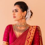 Akshara Gowda Instagram – ✨ ♥️

Styling and shoot direction by my love @_anita_priya 

Photography @puchi.photography 

Makeup and hair by @makeupbykrishnaveni 

Blouse @nikh_shis (by KARTHIKA)

Jewellary @ditijewels ( choker , neck piece , earrings) 

@the_jewel_gallery ( bangles) 

#aksharagowda #stylishtamizhachi #stylishtamilachi #styledbyanitapriya #aksharagowdabikki