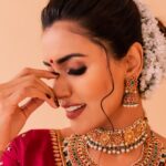 Akshara Gowda Instagram – Let’s just find reasons to dress up 🌸♥️❤️

Styling and shoot direction by my love @_anita_priya 

Photography by @puchi.photography 

Makeup and hair by @makeupbykrishnaveni 

Blouse @nikh_shis (by KARTHIKA)

Jewellary @ditijewels ( choker , neck piece , earrings) 

@the_jewel_gallery ( bangles) 

#aksharagowda #stylishtamizhachi #stylishtamilachi #styledbyanitapriya #aksharagowdabikki