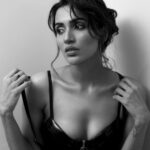Akshara Gowda Instagram – “Never forget what you are. The rest of the world will not. Wear it like armor, and it can never be used to hurt you.” – Tyrion Lannister 🖤

PC : @prachuprashanth 

Makeup : @makeupartistrybykavithasekar 
Hair : @chellysmakeupandhair 

Styled by @prajanyaanand 
Assisted by @gayathri_ragunath 

Location courtesy @somersetchennai 

#aksharagowda #stylishtamilachi #stylishtamizhachi Somerset Greenways Chennai