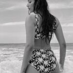 Akshara Gowda Instagram - Did some squats this lockdown :) let’s just show-off a bit 🤣🤣🤣❤️ Styled by @_anita_priya Wearing @zaiagoa @mouilleswimwear special thanks to @nirvanejain PC @aakash_bikki #aksharagowda #stylishtamizhachi #stylishtamilachi #squats Somewhere at the Beach