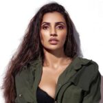 Akshara Gowda Instagram - FACTS : 1) Cellulite is normal ✅ 2) Stretch marks are normal ✅ 3) That ‘pouch’ on your lower belly protects your reproductive organs ✅ 4) CONFIDENCE is sexy ✅ 5) It’s okey not to love your body every single day ✅ “ You are f**king BEAUTIFUL” ❤️ Photography: @sumanthkumarphotography Styling : just grabbed @chaviibhartia shirt when they were checking lights 🤣 Makeup & Hair : @sachindakoji & team Location courtesy: @orkacafeindia #aksharagowda #stylishtamilachi #stylishtamizhachi Orka Cafe Hyderabad