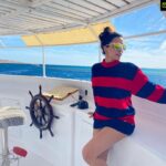 Akshara Gowda Instagram - Hang the mistletoe above my SOUL , and kiss me there 💓 🥰 #aksharagowda #stylishtamizhachi #stylishtamilachi #sailing #happynewyear #mood #wanderlust #traveldiaries #egypt #pyramids #snorkeling #redsea Snorkeling tour Trip to Giftun island from Hurghada, boat
