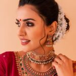 Akshara Gowda Instagram - Let’s just find reasons to dress up 🌸♥️❤️ Styling and shoot direction by my love @_anita_priya Photography by @puchi.photography Makeup and hair by @makeupbykrishnaveni Blouse @nikh_shis (by KARTHIKA) Jewellary @ditijewels ( choker , neck piece , earrings) @the_jewel_gallery ( bangles) #aksharagowda #stylishtamizhachi #stylishtamilachi #styledbyanitapriya #aksharagowdabikki