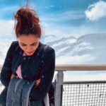 Akshara Gowda Instagram - Winter is coming 🤪 🤗 #aksharagowda #stylishtamizhachi #igpodium_portraits #portrait_perfection #portrait #traveldiaries #europe #jungfraujoch #GameOfThrones #switzerland Jungfraujoch - Top of Europe