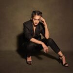 Akshara Haasan Instagram - 🤨 Designer : @ashwin.thiyagarajan Photographer: @vinothdk Makeup : @abhiramisivakumar Hair:- @hair_by_naemat