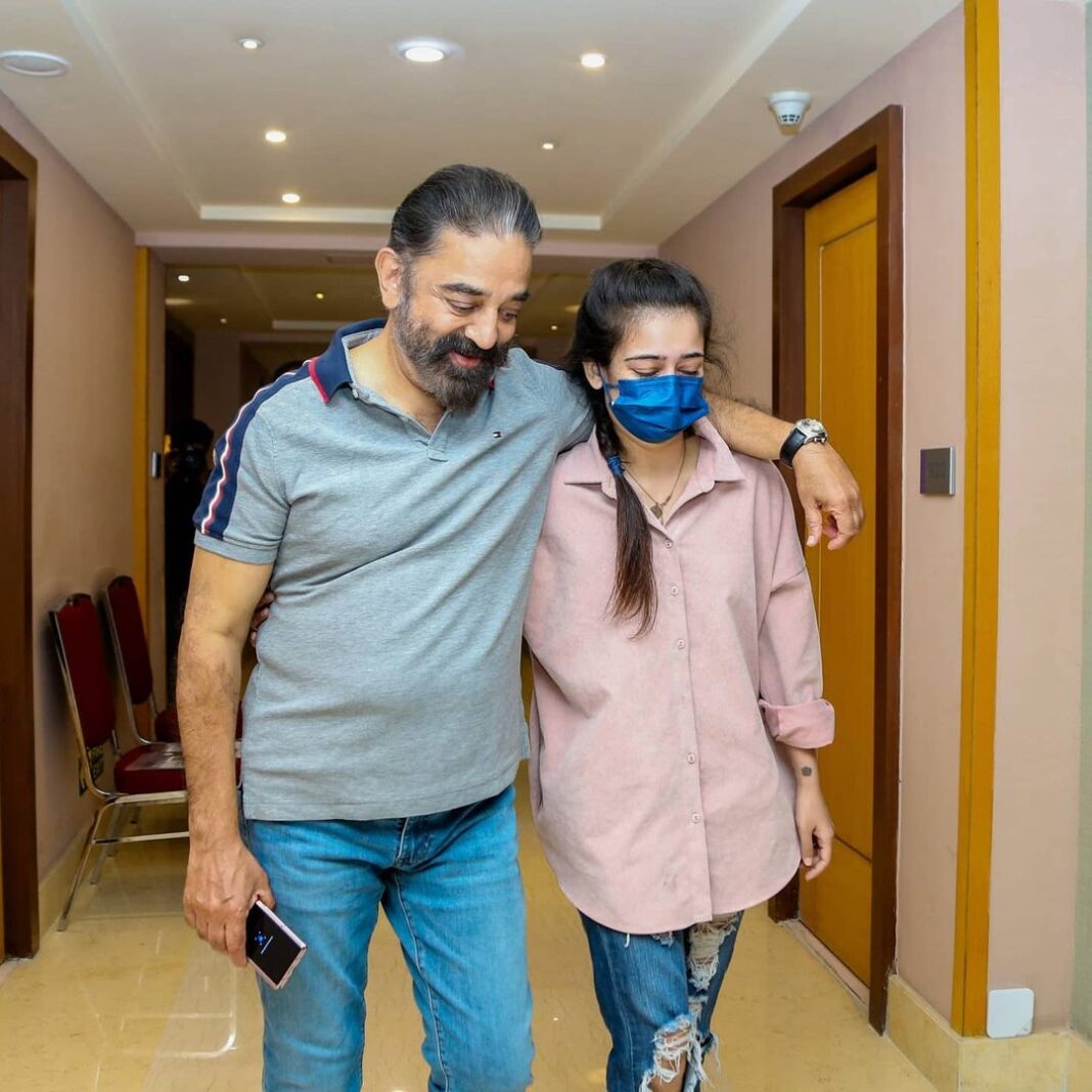 Akshara Haasan Instagram - My Bapuji,@ikamalhaasan a true fighter. When he does what he loves, he fights through all kinds of pain. #JeanCladGandhi🔦🔦🔦 Akshara Haasan Instagram - My Bapuji,@ikamalhaasan a true fighter. When he does what he loves, he fights through all kinds of pain. #JeanCladGandhi🔦🔦🔦
