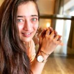 Akshara Haasan Instagram - Shop any two products and get a 10% off. You can avail an extra 15% discount with my code AKSHARA on their website on all your purchases. #danielwellington #DanielWellington #DWali