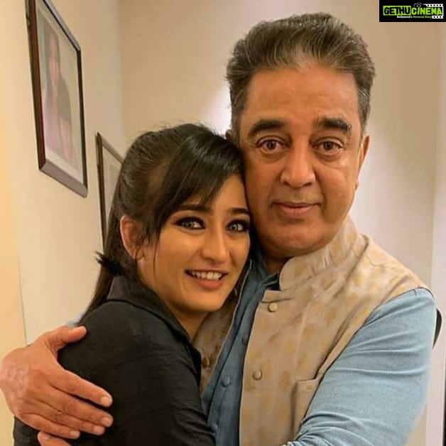 Akshara Haasan Instagram - Happiest fathers day to my superhero bapuji.Thank for being the strong pillar of support, giving strength , for always being kind, warm and understanding. You have always silenty and not so silently picked both Akka and I up when we fell and helped us up through your advice filled with wisdom, helped us shine our brightest, when we shine you encourage us to shine more. You have taught us since we were born to be able to stand on our own two feet, and made us strong independent women today. Hope to bring you more pride like you have with the world and us. Thank you bapuji. Love you @ikamalhaasan bapuji.