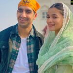 Alia Bhatt Instagram - ੴ blessings.. gratitude .. light 🙏☀️ Gurdwara Bangla Sahib, New Delhi