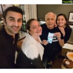 Alia Bhatt Instagram - 73 years young! Happy birthday papa 💗☀️