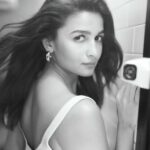 Alia Bhatt Instagram - Dear #postpackupshot, you were deeply missed 💗💗💗 … so blessed & grateful to be back to work in full swing ☀️☀️🙏🙏 @avigowariker