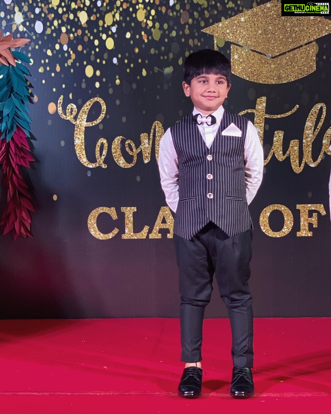 Allu Arjun Instagram - Pre School Graduation Celebrations👨🎓 . Ayaan I am soo proud of you for excelling soo well . I wholeheartedly Thank @bodhivalleyschool for teaching the foundation of life to my son. I am so glad as parents we made a good choice by enrolling in this school . Thanks to all the Teachers for making him grounded , and all the helpers for taking care all these years . Thanks to Bodhi Valley School once again . Proud and Memorable Day !
