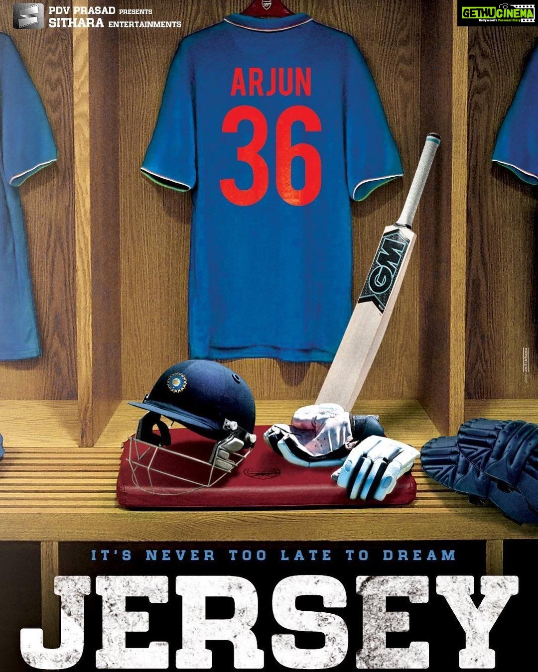 Allu Arjun Instagram - Just watched JERSEY. Brilliant heart touching film. I loved every aspect of it. Congratulations to the entire team. @nameisnani you rocked the show , your best film & best best performance by far. All artists , technicians & producers did a splendid job. @shraddhasrinath @anirudhofficial nailed it . Last and most imp. the captain Gowtham Tinnanuri . Splendid work . Steady & Bold . Such a sweet film. Movie lovers ...its a Must watch.