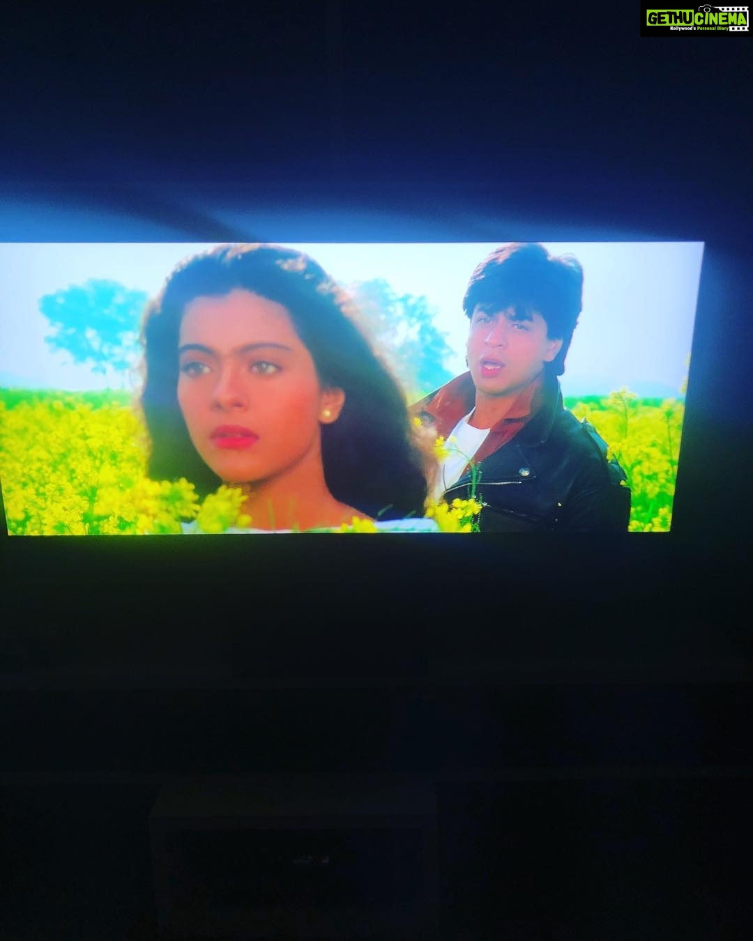 Allu Arjun Instagram - Tuje Dekha tho ye jana sanam ... ❤️ I felt the highest magic moment of my Life when I watched it in 1995... and today after 23years I watched it again , and I felt that same magic n that love in my deepest heart . Highest cinematic moment of my life then , now n Forever ❤️ #ddlj #srk #kajol #srkajol #yrf #yashchopra #tujedekhatoyejanasanam