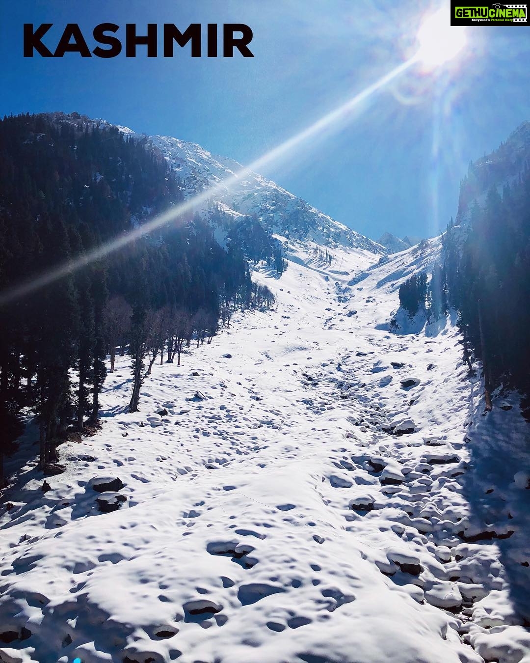 Allu Arjun Instagram - POSTCARD Shot of Kashmir . Shot during shooting of NSNI . What a Lovely State . Best Mountain Ranges on Earth #aaclicks