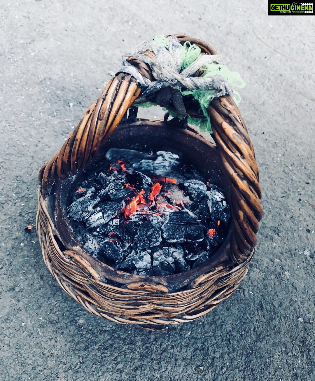 Allu Arjun Instagram - “ KAANGDI “ this simple traditional pot kept me warm throughout my Kashmir trip. All the technology n advanced heating systems were no Match to this Portable Warm Pot . Jammu and Kashmir