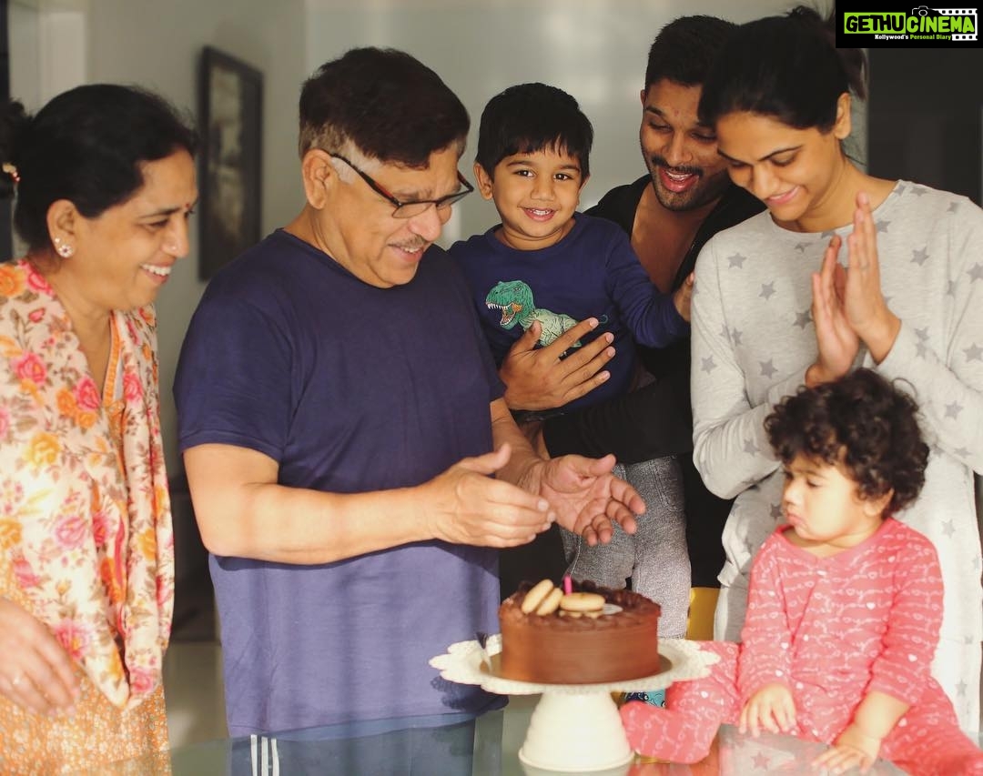 Allu Arjun Instagram - Small Cake Cutting at Home .