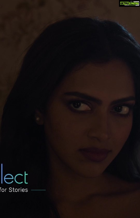 Amala Paul Instagram - Sometimes, there is a charm about the forbidden that makes it desirable. Listen to 'Tera Uthke Yoon' by @rekha_bhardwaj to feel the doubt Shankar felt on @JioSaavn, and watch the full music video on @VootSelect’s YouTube page! #RanjishHiSahi: streaming on 13th Jan on #VootSelect. Created by @maheshfilm Written and directed by @pushpdeepbhardwaj @tahirrajbhasin @amupuri @aabhasjoshi @shreyasjoshi86 @ravindra.joshi.ravi @visheshfilms @officialjiostudios @sakshibhatt #SahilSaigal #VisheshEntertainment