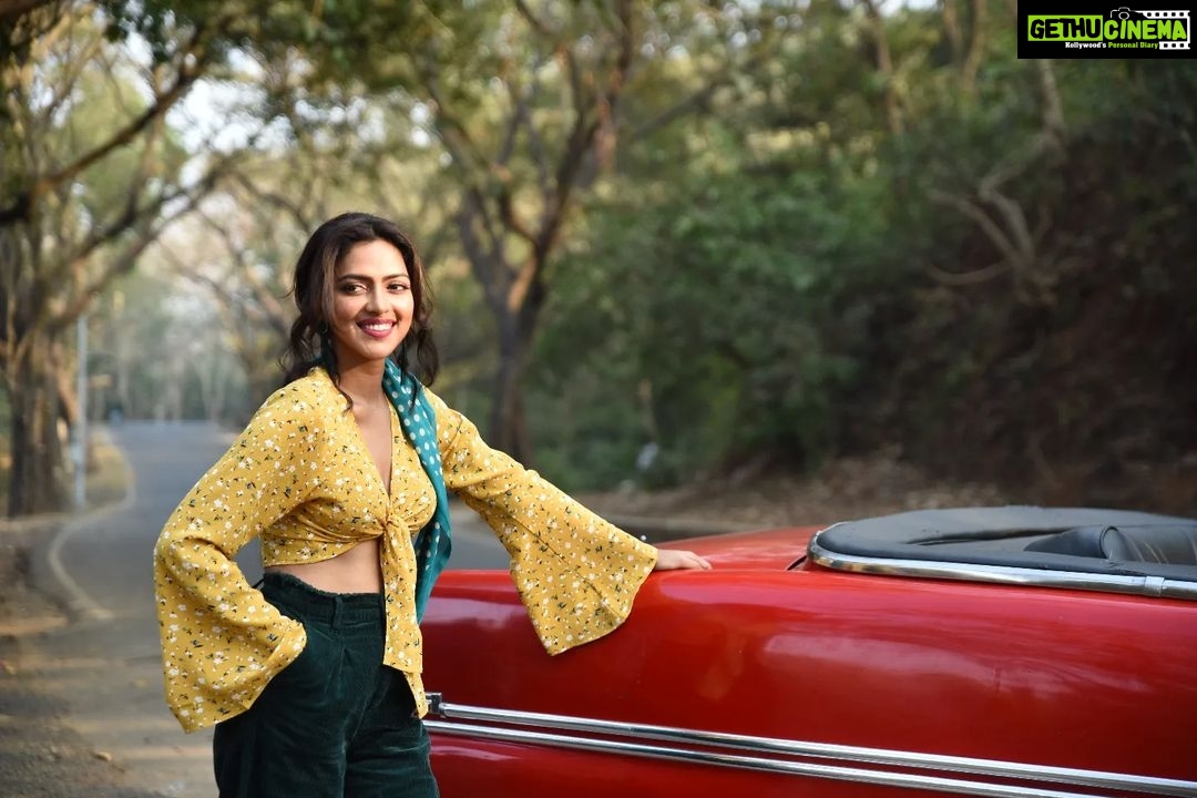 Amala Paul Instagram - Bits and bobs from #RanjishHiSahi. I loved every minute of it. Can you tell? π Streaming on @VootSelect from 13th January. Created by @maheshfilm Written and directed by @pushpdeepbhardwaj @tahirrajbhasin @amupuri @visheshfilms @officialjiostudios @sakshibhatt #SahilSaigal #VisheshEntertainment #myart #mypurpose #bollywood #hindi #hindicinema #bollywoodshows