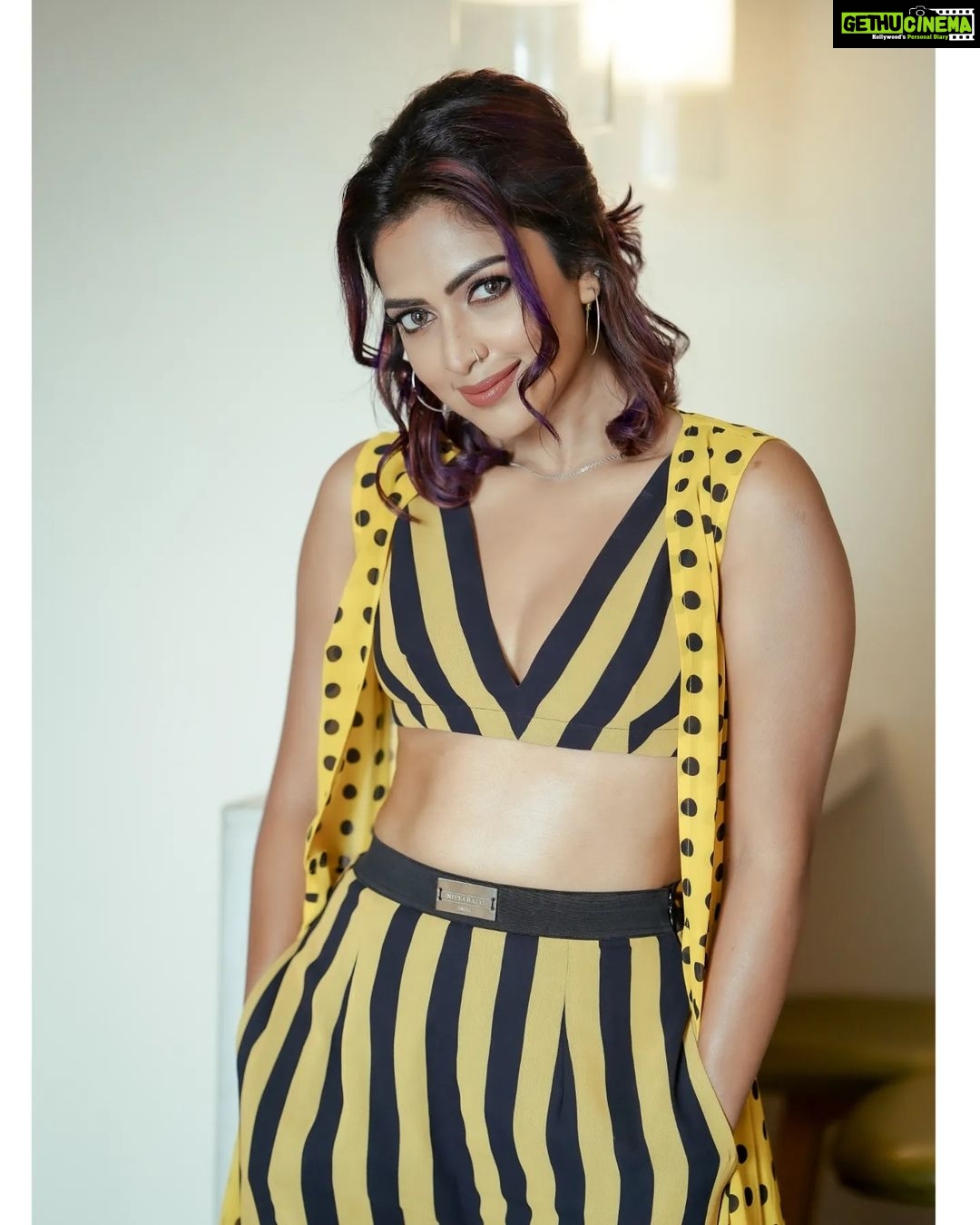 Amala Paul Instagram - Dressed to the nines in excitement of #RanjishHiSahi. 💃 Outfit: @labelnityabajaj Stylist: @twofoldstyles Mua: @makeupandhairbysagallya Photography: @nostalgiaevents.in @rahulaniz Streaming on @VootSelect from 13th January. Created by @maheshfilm Written and directed by @pushpdeepbhardwaj @tahirrajbhasin @amupuri @visheshfilms @officialjiostudios @sakshibhatt #SahilSaigal #VisheshEntertainment #myart #mypurpose #bollywood #hindi #hindicinema #bollywoodshows
