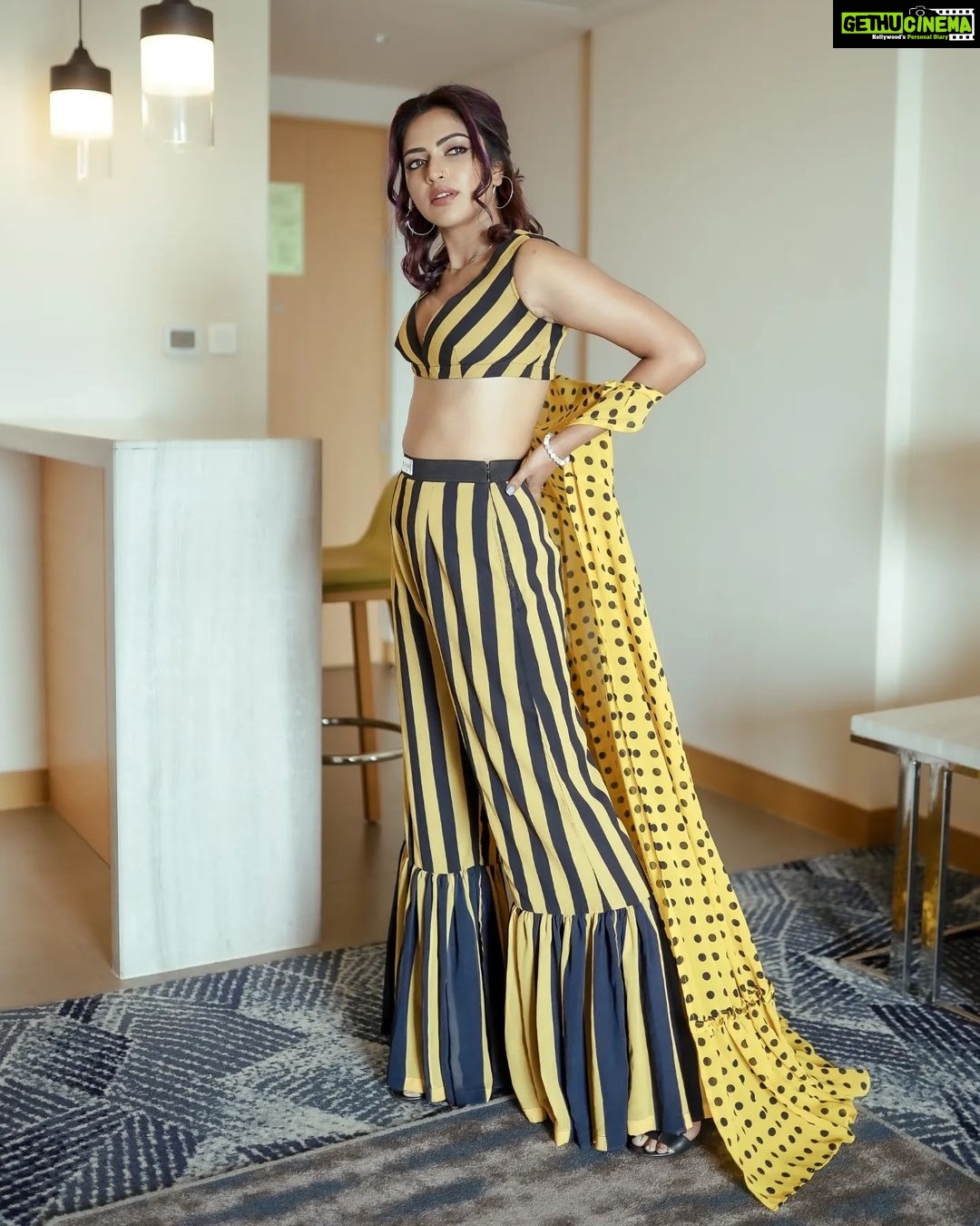 Amala Paul Instagram - Dressed to the nines in excitement of #RanjishHiSahi. 💃 Outfit: @labelnityabajaj Stylist: @twofoldstyles Mua: @makeupandhairbysagallya Photography: @nostalgiaevents.in @rahulaniz Streaming on @VootSelect from 13th January. Created by @maheshfilm Written and directed by @pushpdeepbhardwaj @tahirrajbhasin @amupuri @visheshfilms @officialjiostudios @sakshibhatt #SahilSaigal #VisheshEntertainment #myart #mypurpose #bollywood #hindi #hindicinema #bollywoodshows
