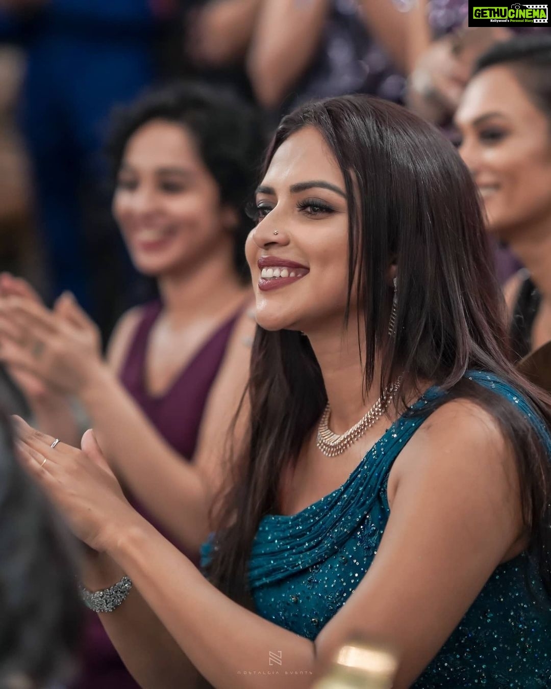 Amala Paul Instagram - Thoroughly enjoying watching my brother and my sister-in-law living their best life! π Outfit @paris_de_boutique Decor @podmevents Mua @makeupandhairbysagallya Photography @nostalgiaevents.in #AlcaGetsAbs #weddings #glamsquad #flatoutfabulous #greatvibesonly