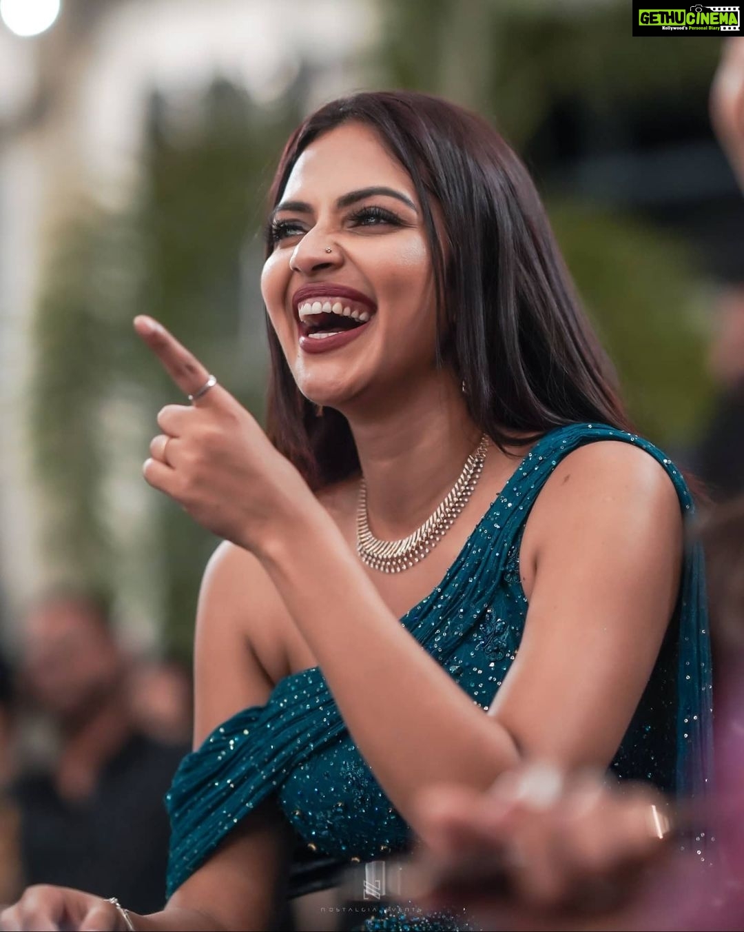 Amala Paul Instagram - Thoroughly enjoying watching my brother and my sister-in-law living their best life! π Outfit @paris_de_boutique Decor @podmevents Mua @makeupandhairbysagallya Photography @nostalgiaevents.in #AlcaGetsAbs #weddings #glamsquad #flatoutfabulous #greatvibesonly