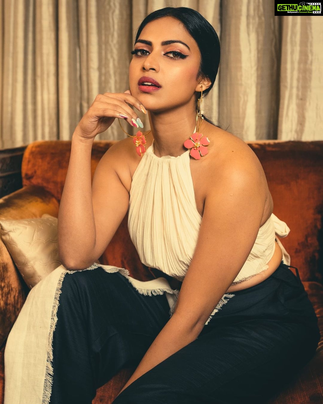 Amala Paul Instagram - Lights. Camera. Amala. #keepingitreal Styled by @pallakhshah assisted by @shrey_vaishnav_ In @arokaofficial x @viariaccessories x @chinicdesigns_by_chini_chouhan Hair by @divyashetty_ Make up by @makeupartistdanish Lensed by @the_pixel_farmer