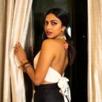 Amala Paul Instagram - Look left, look right and then go ahead and do whatever your heart tells you! #listen #youdoyou Styled by @pallakhshah assisted by @shrey_vaishnav_ In @arokaofficial x @viariaccessories x @chinicdesigns_by_chini_chouhan Hair by @divyashetty_ Make up by @makeupartistdanish Lensed by @the_pixel_farmer