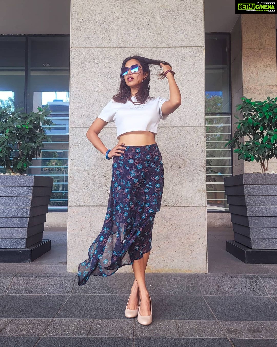 Amala Paul Instagram - I'm an angel, baby. Fallen or guardian depends on the feelings you kindle within me! π Read that again~ #fab #sundaybrunch #pampertime #workhard #chillhard #ootd #drippinginfinesse #foodforthought #musings #hyderabadchapter