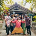 Amala Paul Instagram – The OG Fam Jam! 😅

#goadiaries2020 #goodtimes #greatvibesonly #hippiespirits #mytribe #gangganggangsters

P. S: Gigantic bear hug @sharansharanm for the amazing hospitality! ✨ Woke Hostel Arpora