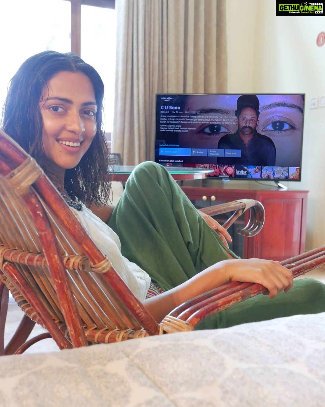 Amala Paul Instagram - Basked in brilliance last evening! #CUSoonOnPrime is a unique narrative, it will keep you gripped throughout. #FahadFaasil has done it again - are we even surprised with his choice of films at this point? @nazriyafahadh 👏🏻🤟🏻 Special shout-out to my dearest friend the writer and director of this movie, #MaheshNarayanan; he's the mastermind behind my Milli! Extremely happy to watch his trajectory. @roshan.matthew is altogether in a different league - you killed it man! And the cherry on top @darshanarajendran, take a bow. Wishing the team great success! ✨ Yesterday, my Sunday was a fun day, thanks to #CUSoon on @primevideoin