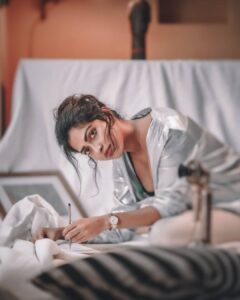 Amala Paul Instagram - Dreaming big and wild: A photo story! Chapter 1: Writing a love note to the forgotten little girl who's cozied herself inside of me. 💕 #letloveshine #aesthetics #iwrite #musings 👗 👠: @sonya_sandiavo 📸: @i_m_vyshnav 📍: @oldharbourhotel Fort Kochi