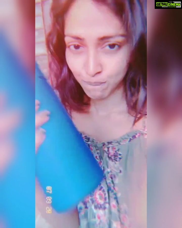 Amala Paul Instagram - You don't need ecstacy to get a kick, reconnect with your inner-child and enjoy the high! Painting with my lil' bro while vibing to some next level Mal rap! 💯 @joseph.akash #malayalamrap #veliyaperunnal #kandakanda #regionalrap #loverap