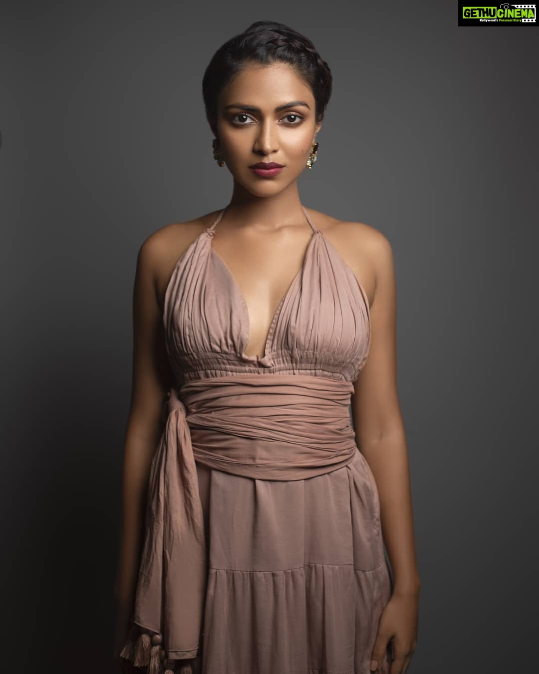 Amala Paul Instagram - Channeling my inner bronze Goddess! ✨ 💫 . . All decked up for the #BehindWoodGoldMedals . . 👗: @erikapenaofficial 💇♀️💄: @kyana.emmot 📸: @kiransaphotography 💎: @maalgaadi 📌: @behindwoodsofficial . . #Glowdess #ootn #deckedup #wearyouart #lovewhatido #actorslife #grateful #bronzed #StyledByYoursTruly #AmalaPaul