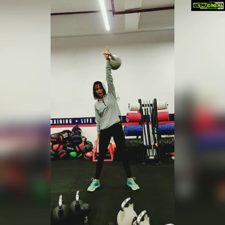 Amala Paul Instagram - This is one punishment I thoroughly enjoy. π Talking about punishments, what was the toughest punishment you were subject to during your school days? Tell me tell me! πππ . . #exerciseroutine #workout #fitfam #girlswholift #pumped #dailygrind #kettlebell #hustle #wakeandlift #AmalaPaul