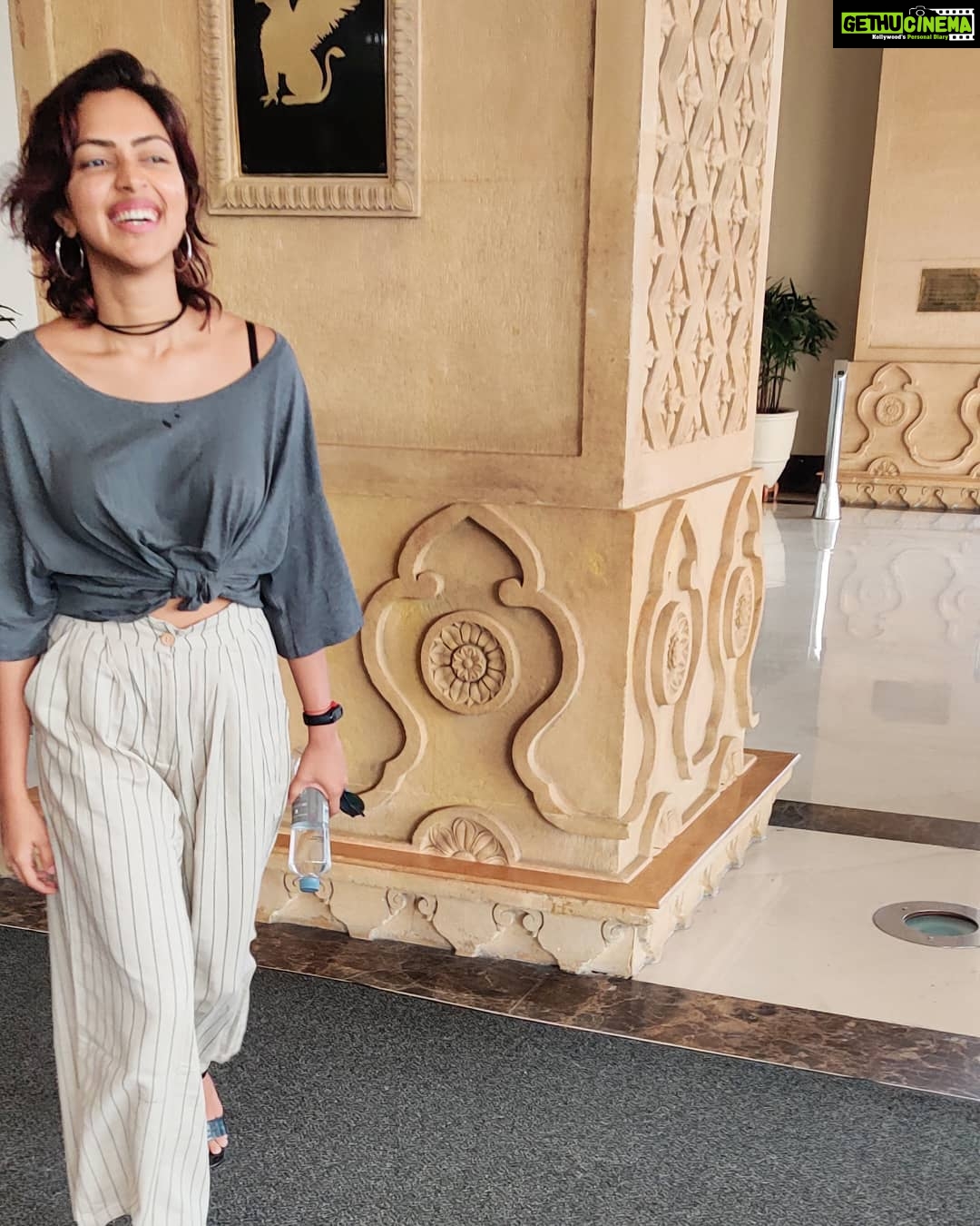 Amala Paul Instagram - When your day begins at 4.45 AM, you know you gotta wake up the streak of happiness within you and make the most of yet another beautiful sunrise! ππ
. . #beingme #thatsme #ifeelthehappiestwheniamme #freezethemomentandmoveon #dontstaystuck #livefree #lifeinmumbai #AmalaPaul