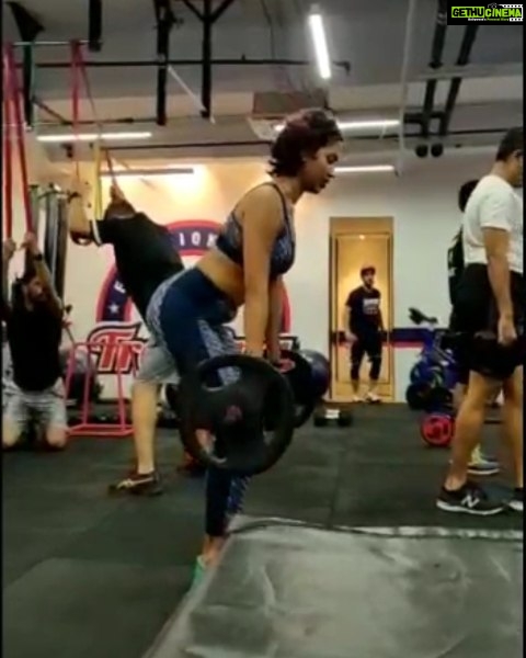 Amala Paul Instagram - Wake up, show up, woman up. The daily grind! 💪 . . A special shoutout to @fitzealbysuraj for shooting these videos and the crew at @f45_training for keeping me motivated! 🤗 . . #workworkwork #workout #girlswholift #theliftlife #fitfam #fitnessmotivation #lifeinmumbai #AmalaPaul Mumbai, Maharashtra
