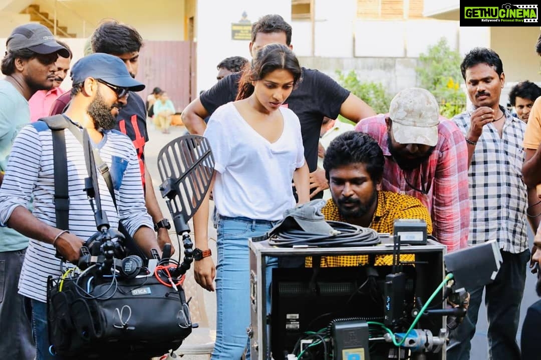 Amala Paul Instagram - Finally I have a pic with Sampath, the man behind Aadaiโs successful live sound execution, sound design, and sound engineering. Thank you dear Sampath you totally deserve all the praises from press and public ๐๐ป๐๐ป . . #Aadai #Aame #BtsOfAadai #KaminiTimes #teamawesome #AmalaPaul