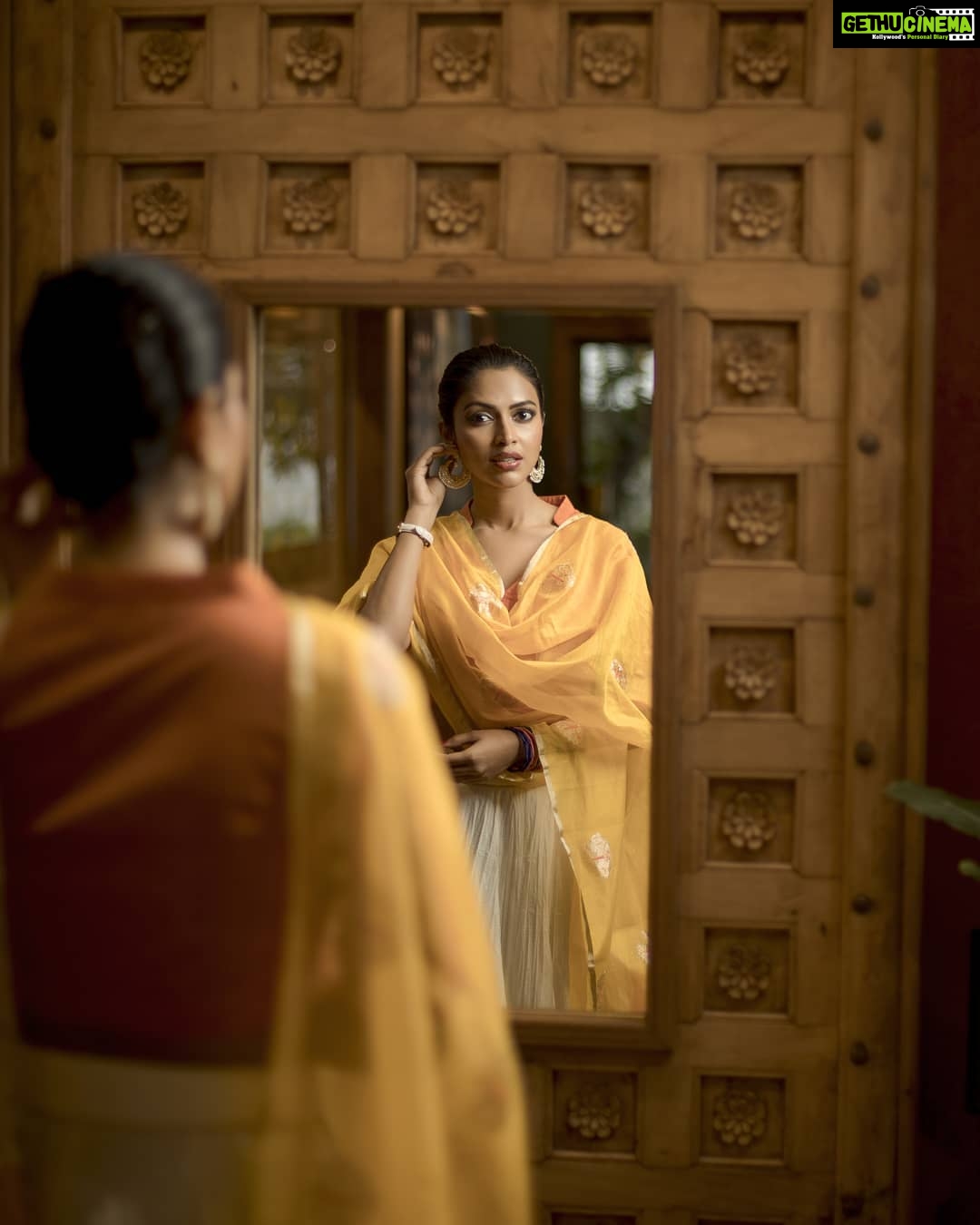 Amala Paul Instagram - I'm all about the fusion. I like taking conventional things and adding my own dash of quirk to it. It's not about what you wear, it's about what special touch you add to the outfit that makes the difference! P. S: Bangles on one hand and watch on the other. Best of both worlds! (2/3) #Aadai #Aame #Aadaipromotions #blessed #StyledByYoursTruly #AmalaPaul . . πΈ : @kiransaphotography π: @monalimakeovers πββοΈ : @manjula7038 π‘ : @varnamalaweddingexperience
