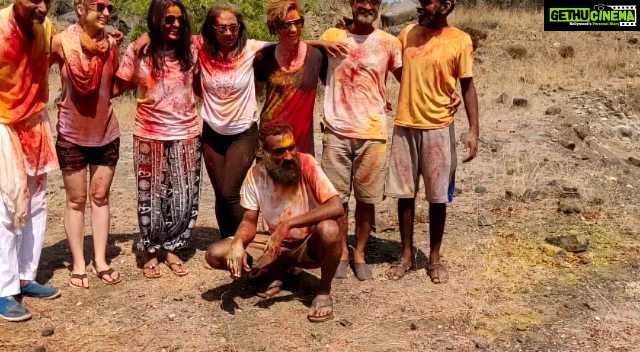Amala Paul Instagram - Indeed the best Holi ever! So grateful to be around such good souls to strengthen, love and grow through all phases of my life. The universe is always giving , we just need to have an open and grateful heart. πππ» #tribe #goodvibesonly #yourvibeattractsyourtribe #grateful