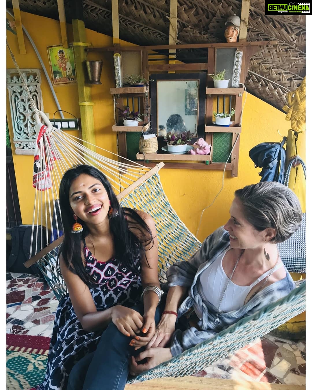Amala Paul Instagram - When they say the universe works in mysterious ways, they couldn't be more right. The beginning of some of my closest relationships has happened in places and at times which one would least expect. The cosmos will always remain a mystery and I feel like that's how it should be. I said, Hey Tiff you are a beautiful soul and Tiff says, You're what you see! I see happy people and a beautiful life. What do you see? š . . #throwback #goodvibes #goodlife #eatpraylove