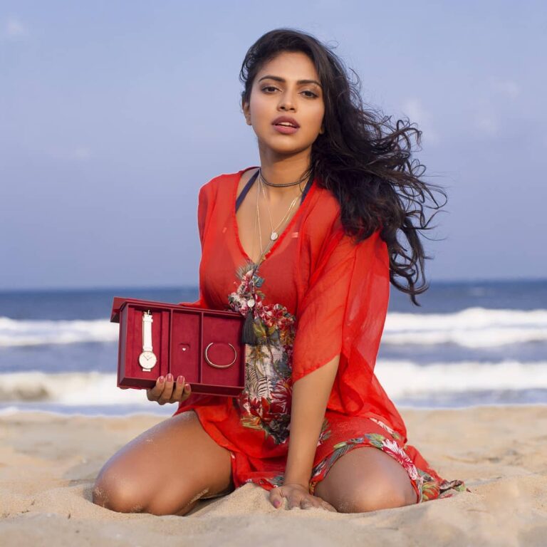 Amala Paul Instagram - Here comes truck loads of Love your way ❤ This Valentine's season make your dear ones feel special with this exclusive I ❤ U box from @danielwellington Get a 10% off on this limited edition box. You can also use my code 