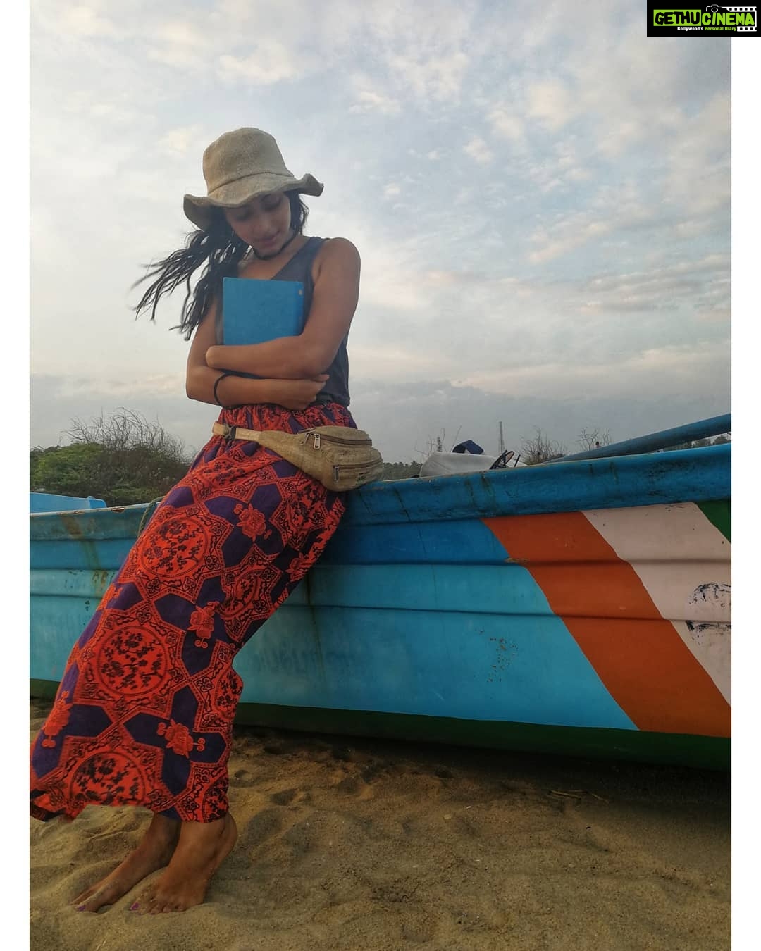 Amala Paul Instagram - I came across Vedic monk Maya Tiwari few years ago along my fathers cancer journey. Everyone affectionately call her ‘mother of ahimsa’ in her extraordinary service to humanity, mother has helped nourish, nurture and heal thousands of individuals and families. She was diagnosed with ovarian cancer at the age of 23, was given two months to live, but healed herself through Ayurvedic and Vedic knowledge neutralising karmas and assumed her legacy as a spiritual mother. Healing arises from within. We do not heal from herbs, teas, pills powder, tincture, stitches, and patches. Health, harmony, joy and longevity are intertwined with the energy of shakti. As women we have the power of shakti not only to heal ourselves, but to nourish, nurture and heal everything around us. WOMEN'S POWER TO HEAL- is packed with healing secrets ,insights and practices that will set you on the path to true radiance and a lifetime of health. Thank you mother for your outstanding work in Ayurveda and inspiring us through your writings. #AWomanOnAPowerfulJourney #mayatiwari #womenspowertoheal #ayurveda 💞